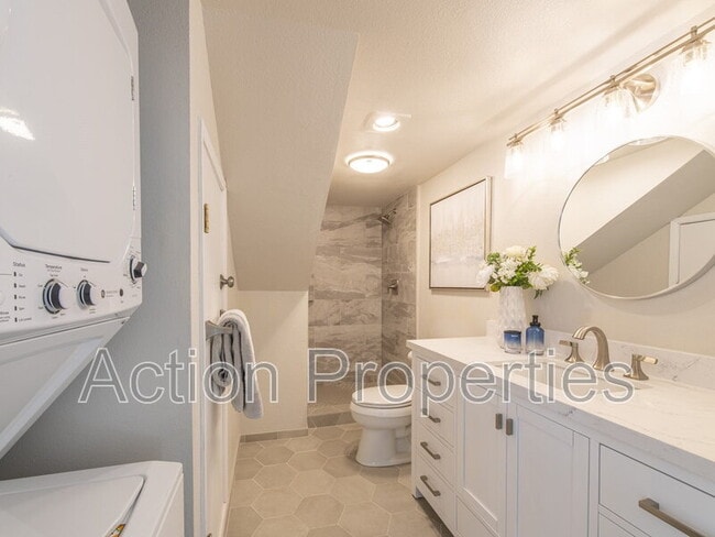 Building Photo - 578 Vista Ave