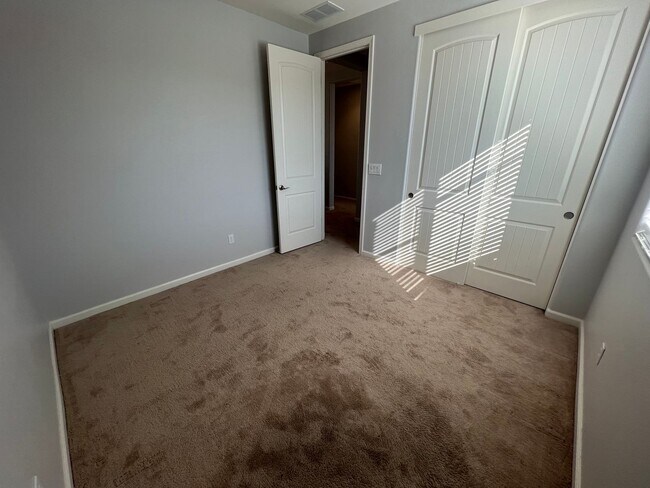 Building Photo - 3 Bedroom | 2.5 Bathroom | Sun Dance Lake ...