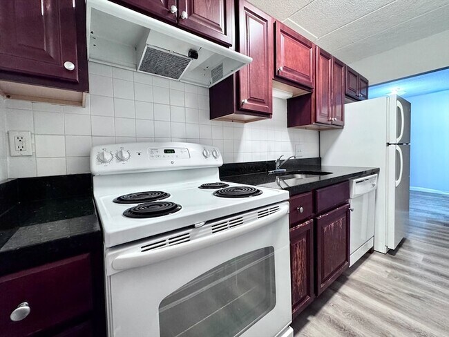 Building Photo - 60 Pleasant St