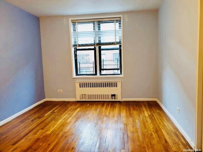 Building Photo - 83-30 Vietor Ave