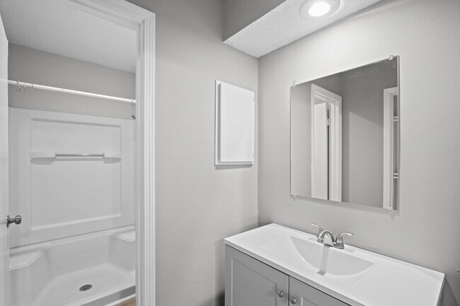 Building Photo - " Renovated 3-Bed, 2.5 Bath in Olathe - Available Now!"  1st month's rent is FREE!*