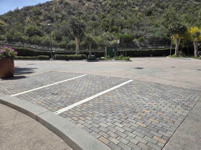 Building Photo - 8337 Distinctive Dr