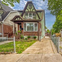 Building Photo - Experience Modern Luxury: Fully Renovated ...