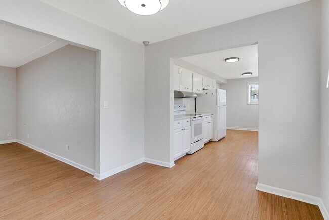 Building Photo - Well kept 3 bed, 1 bath in NE Salem