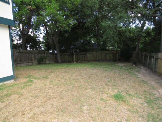 Building Photo - 2308 Darwin Cir