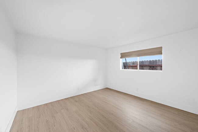 Building Photo - 219 Avenida Santa Barbara