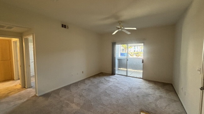 Building Photo - First-floor 1-bedroom condo available for immediate move-in.