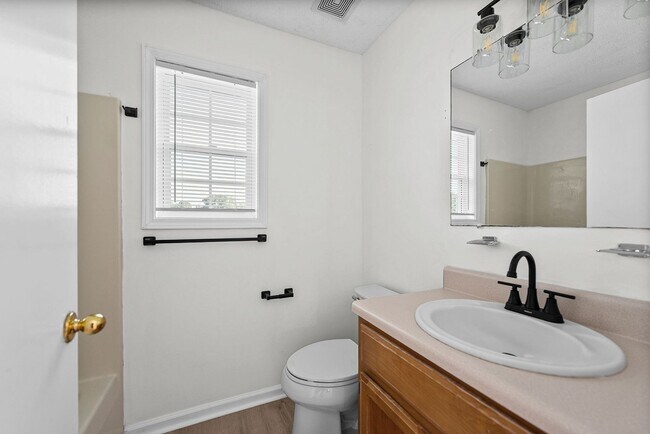 Building Photo - 409 Sandburg Dr