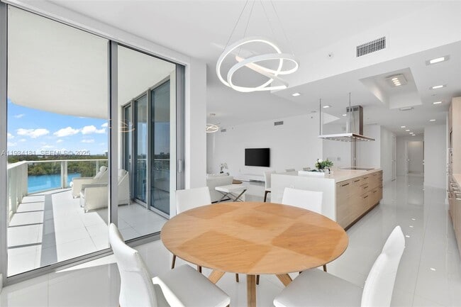 Building Photo - 17111 Biscayne Blvd