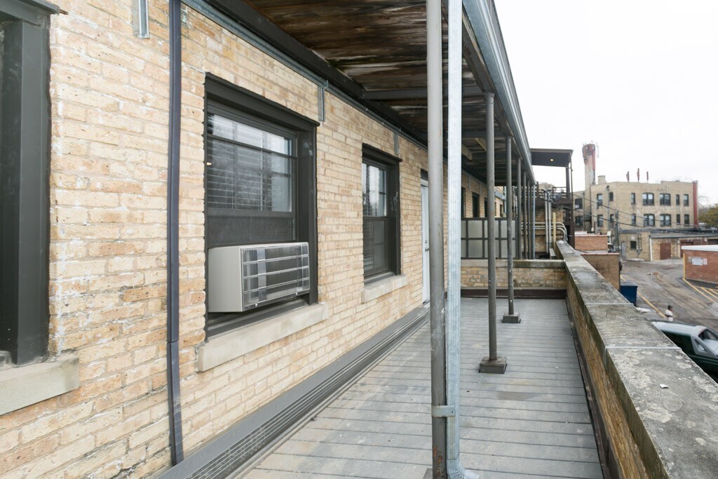 Building Photo - 733 Judson Ave