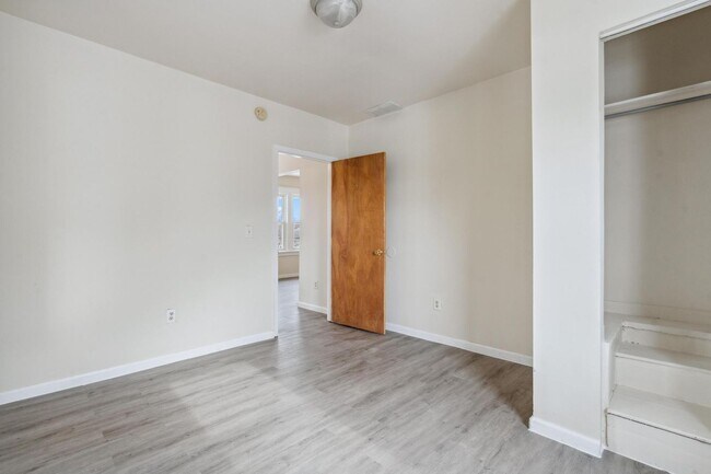 Building Photo - 2 Bedroom Townhouse Apartment- SECTION 8 F...
