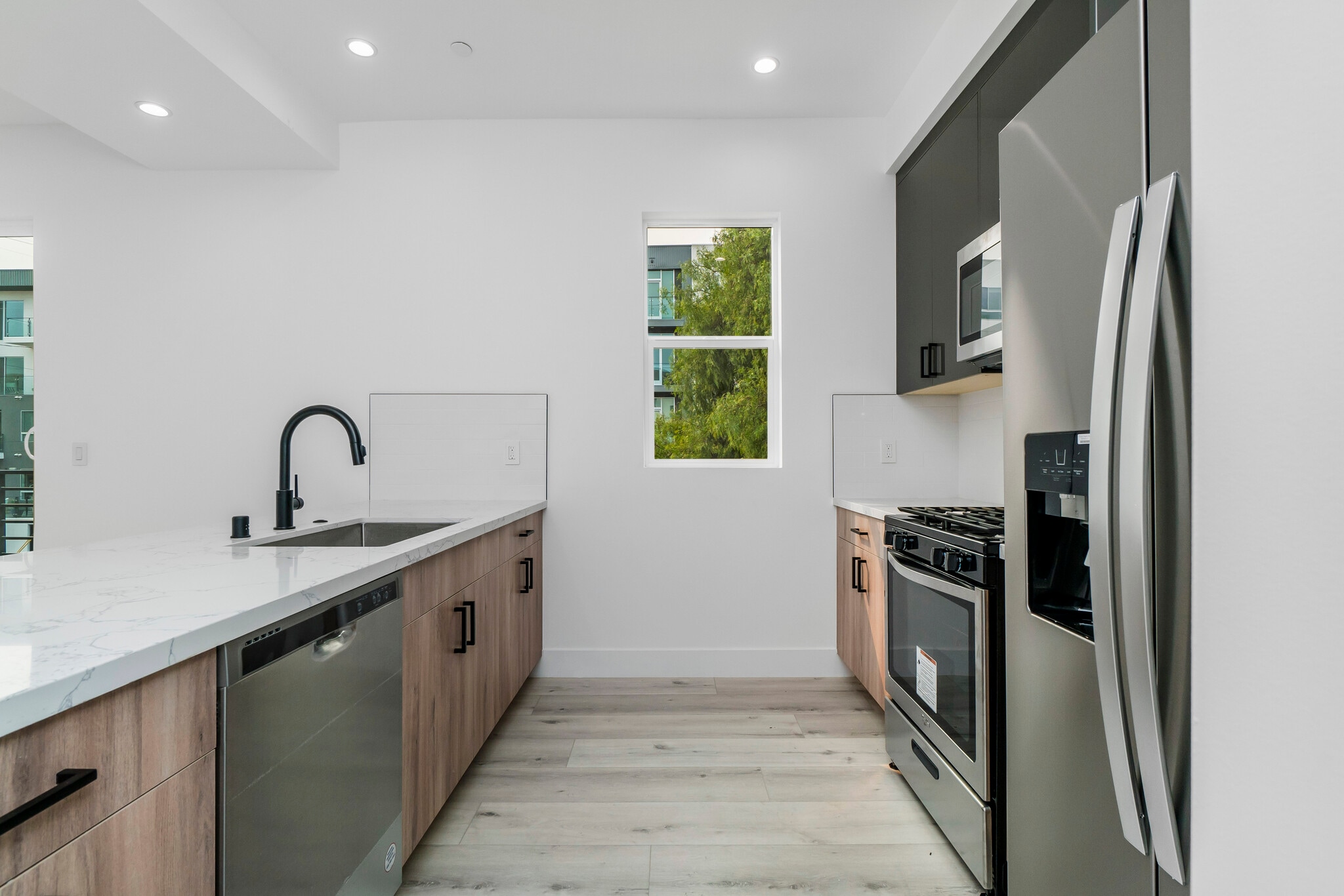 Building Photo - 522 N Wilton Pl