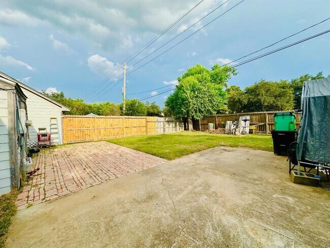 Building Photo - 19323 Lazy Valley Dr