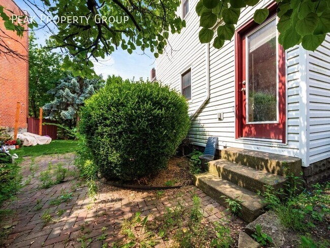 Building Photo - 1208 Indianola Ave