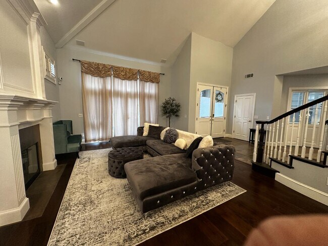 Building Photo - 4824 Longcove Dr