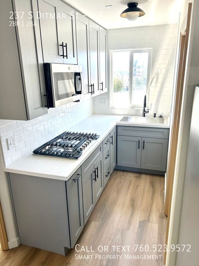 Building Photo - 237 S Ditmar St