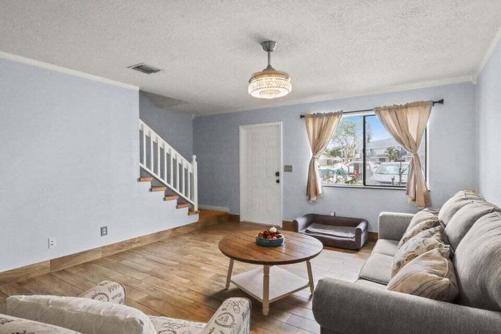 Building Photo - 901 Riverside Dr