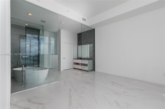 Building Photo - 480 NE 31st St