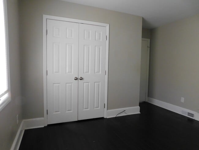 Building Photo - 411 Gray Dr