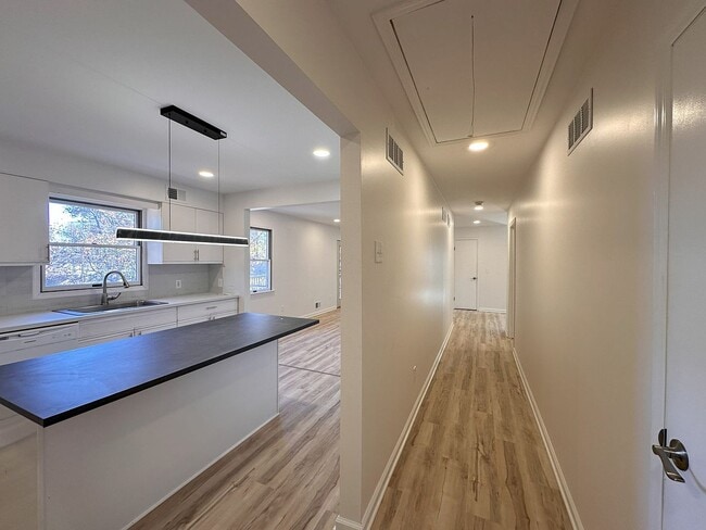 Building Photo - 842 Beatrice Pkwy