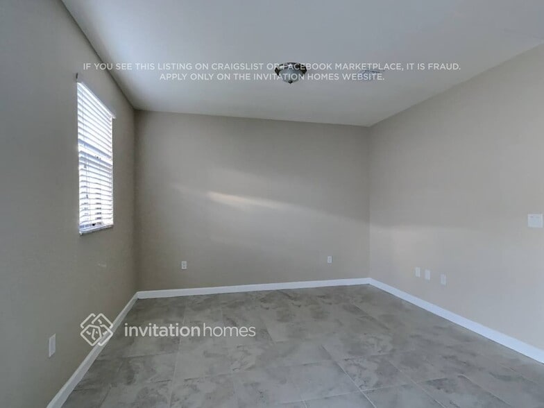 Building Photo - 165 SE 34th Terrace