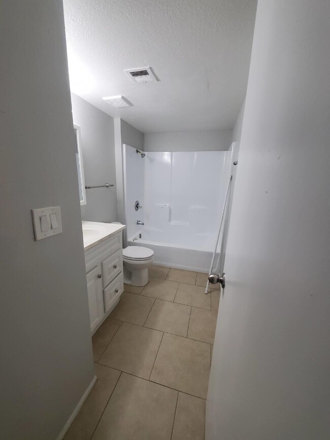 Building Photo - For Rent: Charming 2-Bedroom, 2-Bathroom T...