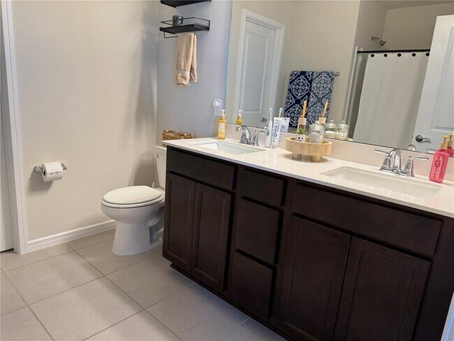 Building Photo - 2701 Serenity Gdn Dr