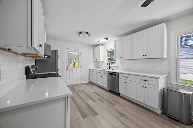 Building Photo - Fantastic Corner Lot, Updated 4 Bedroom Sp...