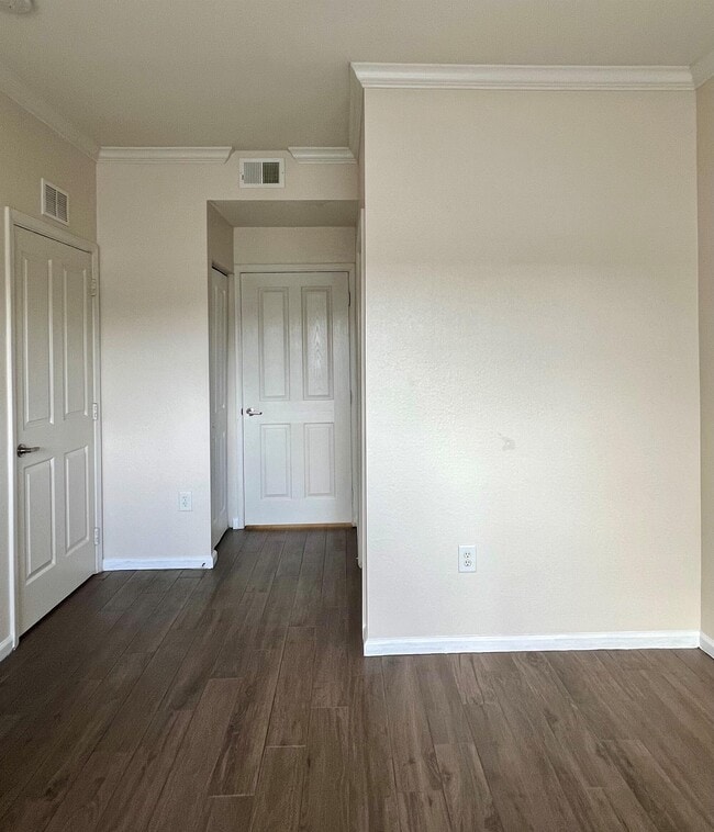 Building Photo - 11811 Estates Club Dr