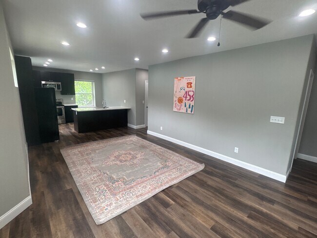 Building Photo - 453 S Main Ave