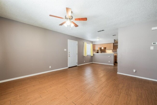 Building Photo - 5807 Spring Meadow Rd