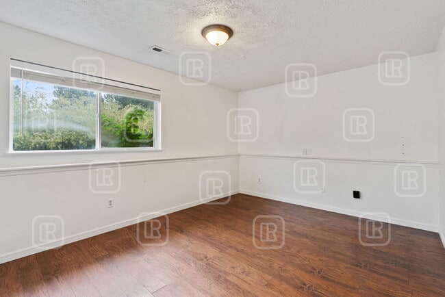 Building Photo - 23713 E Maxwell Ave