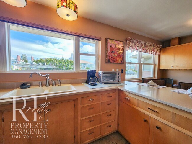 Building Photo - 2113 Brashem Ave