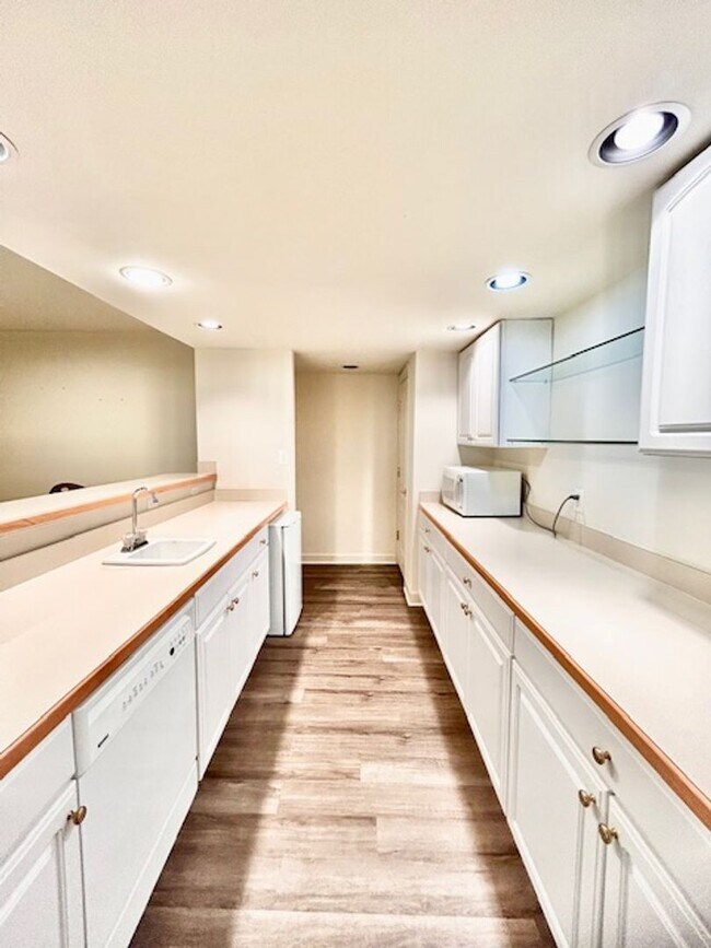 Building Photo - 10503 Aubinoe Farm Dr