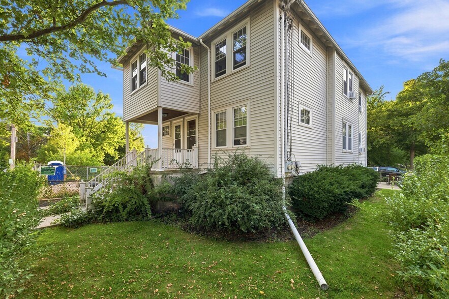 Building Photo - 99 Thorndike St