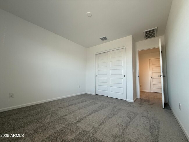 Building Photo - 9544 W Pinchot Ave