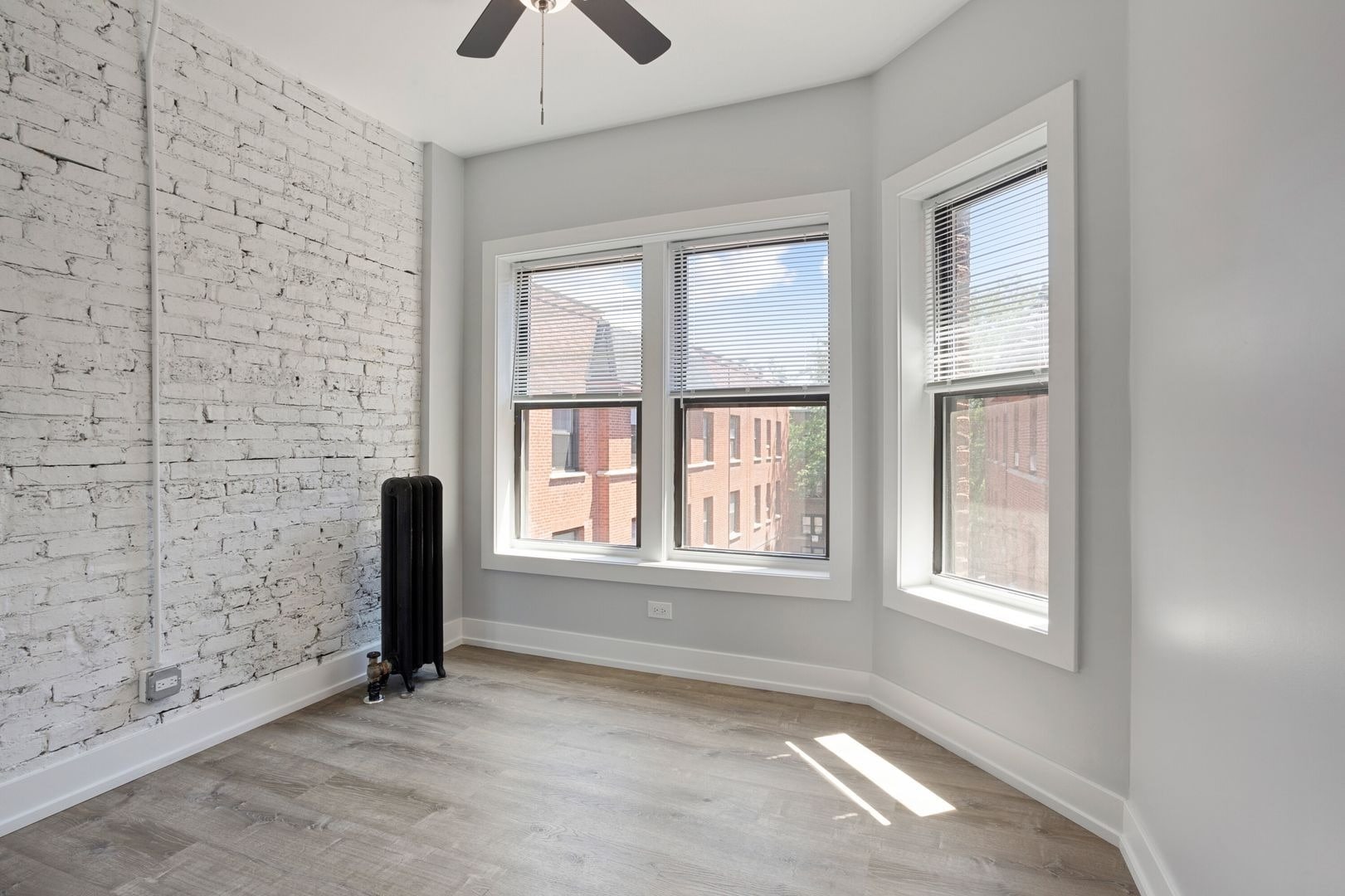 Building Photo - 1712 W Juneway Ter