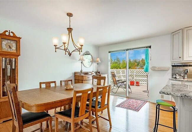 Building Photo - Beautiful Home with 4 Bedrooms and 2 Bathroom available for Rent Today!