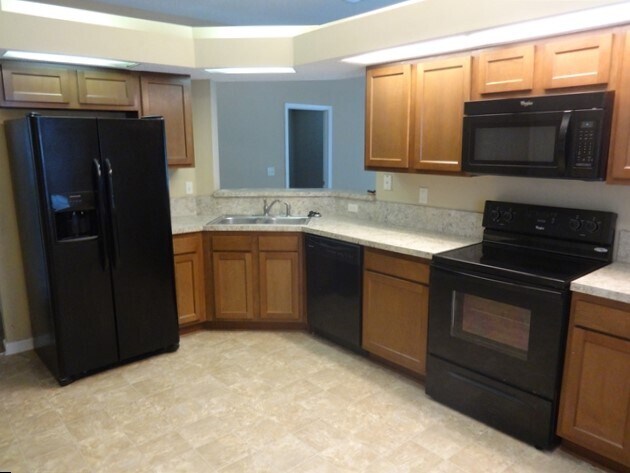 Building Photo - 1730 Hudderfield Cir W