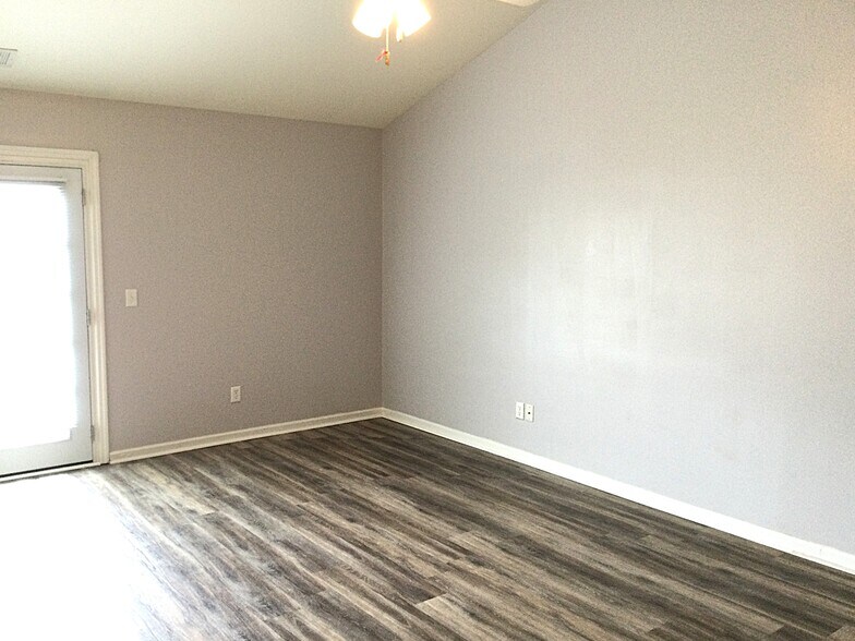 Building Photo - 422 Sea Breeze Dr
