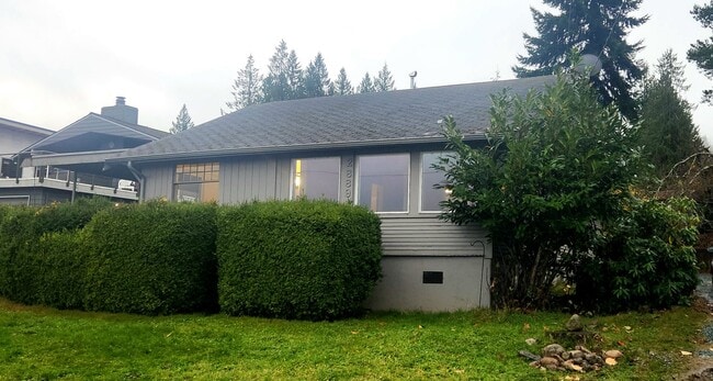 Building Photo - Spacious & Bright 3-Bedroom Home for Rent w/ Private Lake Access!