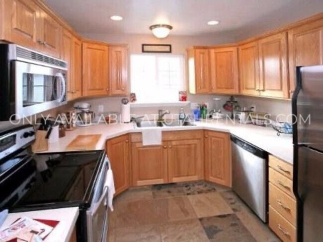 Building Photo - 466 S 400 W
