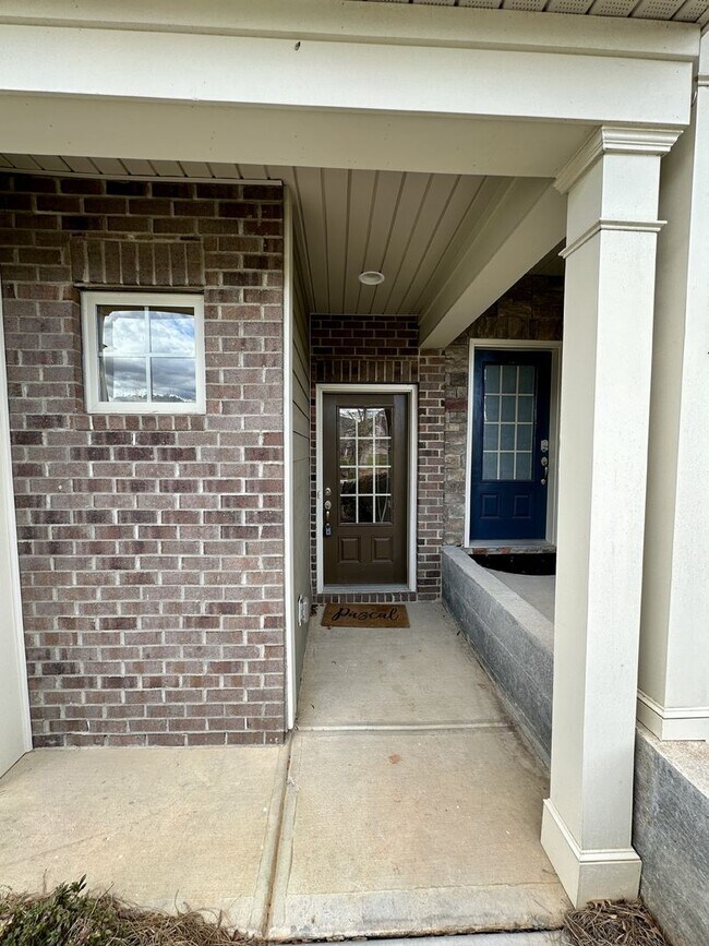 Building Photo - Beautiful, Well Kept, Townhouse in Popular Bridgemill