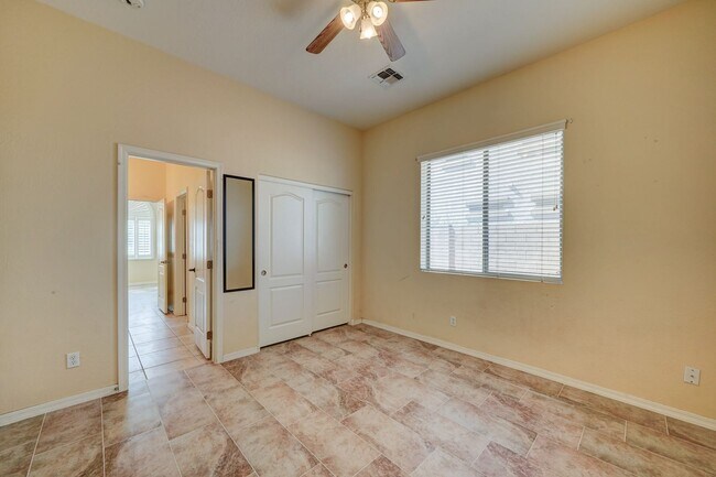 Building Photo - AVAILABLE NOW IN SHAMROCK ESTATES GILBERT!!!