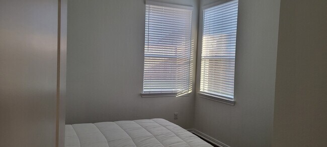 Building Photo - 204 Cider Gum Pl