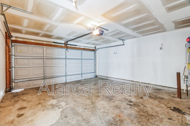Building Photo - 105 Daventry Pl