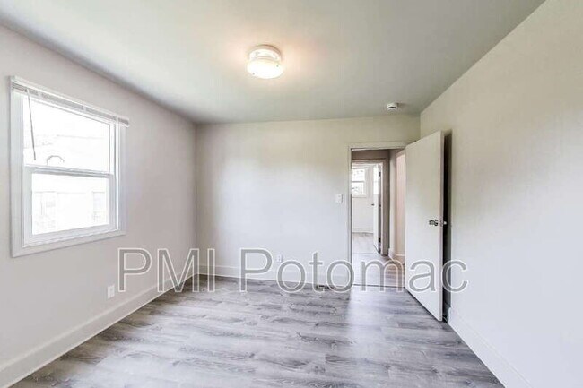 Building Photo - 8349 Bear Creek Dr
