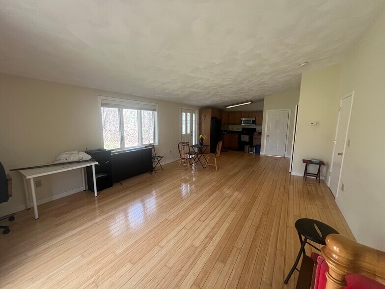 Building Photo - 3A Robinson Dr