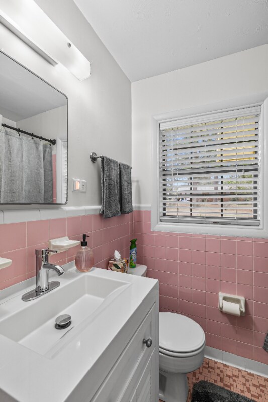 Building Photo - 2003 Roebuck St