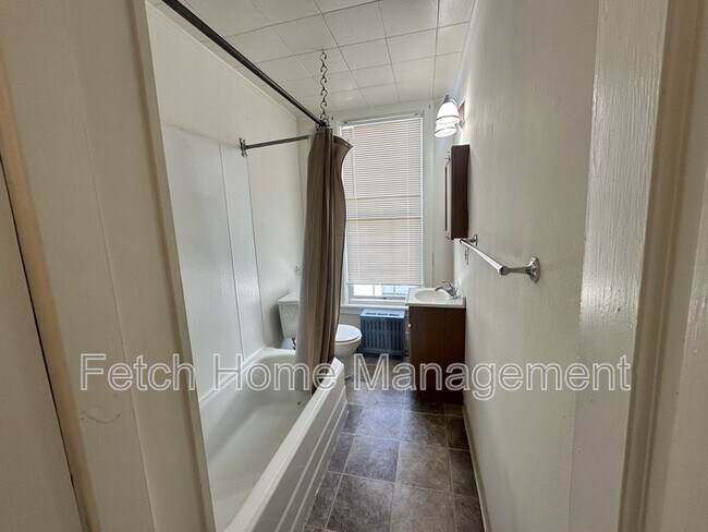 Building Photo - 825 Church St